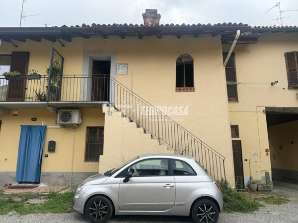 appartamento in vendita a Carate Brianza in zona Agliate