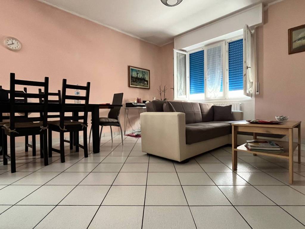 appartamento in vendita a Carate Brianza in zona Agliate