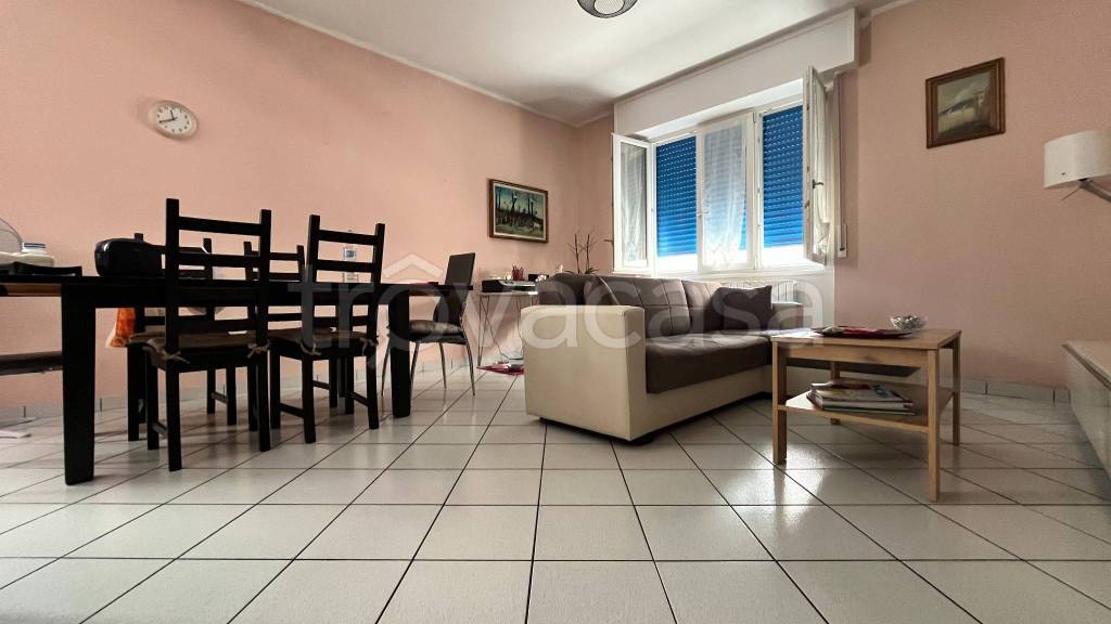 appartamento in vendita a Carate Brianza in zona Agliate