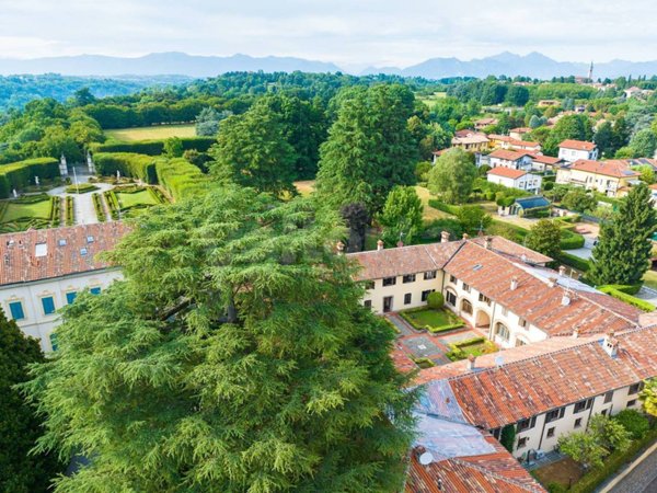 appartamento in vendita a Carate Brianza in zona Costa Lambro