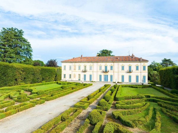appartamento in vendita a Carate Brianza in zona Costa Lambro