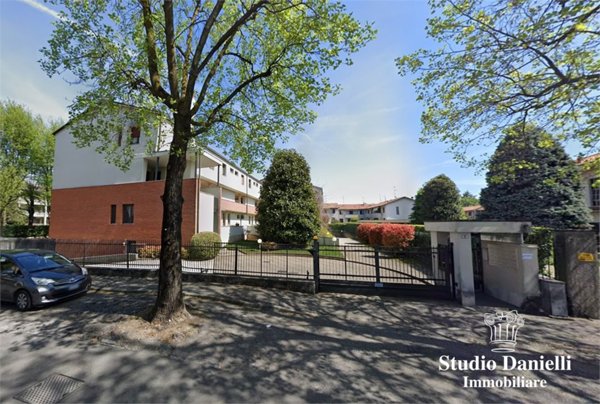 appartamento in vendita a Carate Brianza in zona Costa Lambro