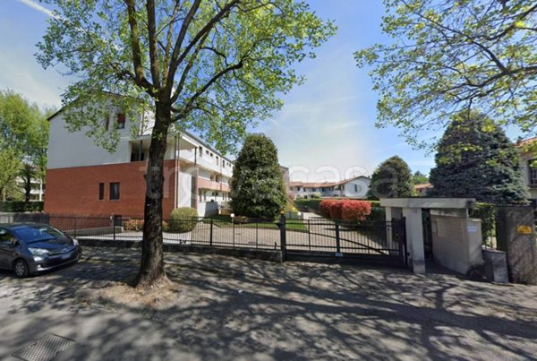 appartamento in vendita a Carate Brianza in zona Costa Lambro