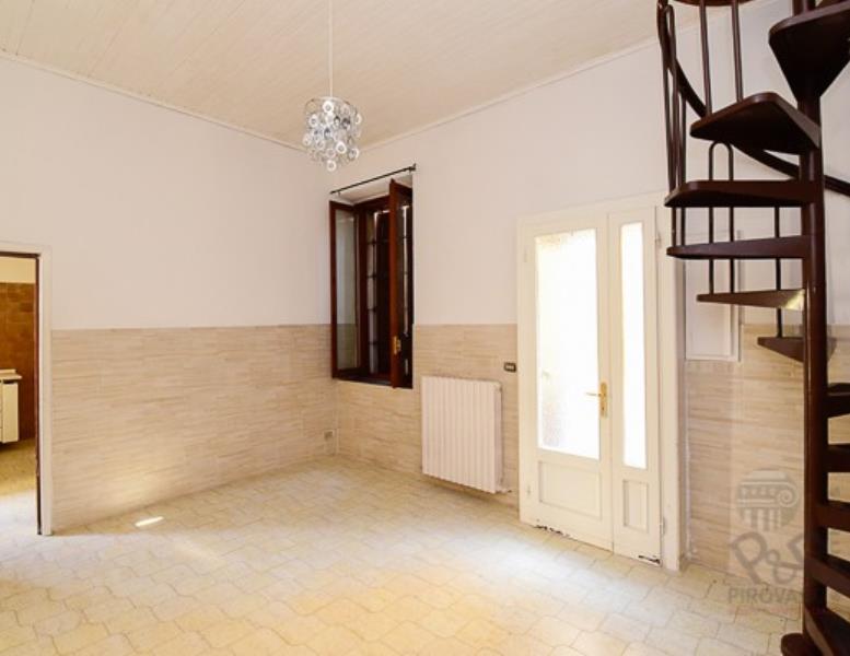 appartamento in vendita a Carate Brianza in zona Agliate