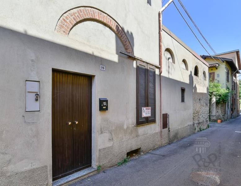 appartamento in vendita a Carate Brianza in zona Agliate