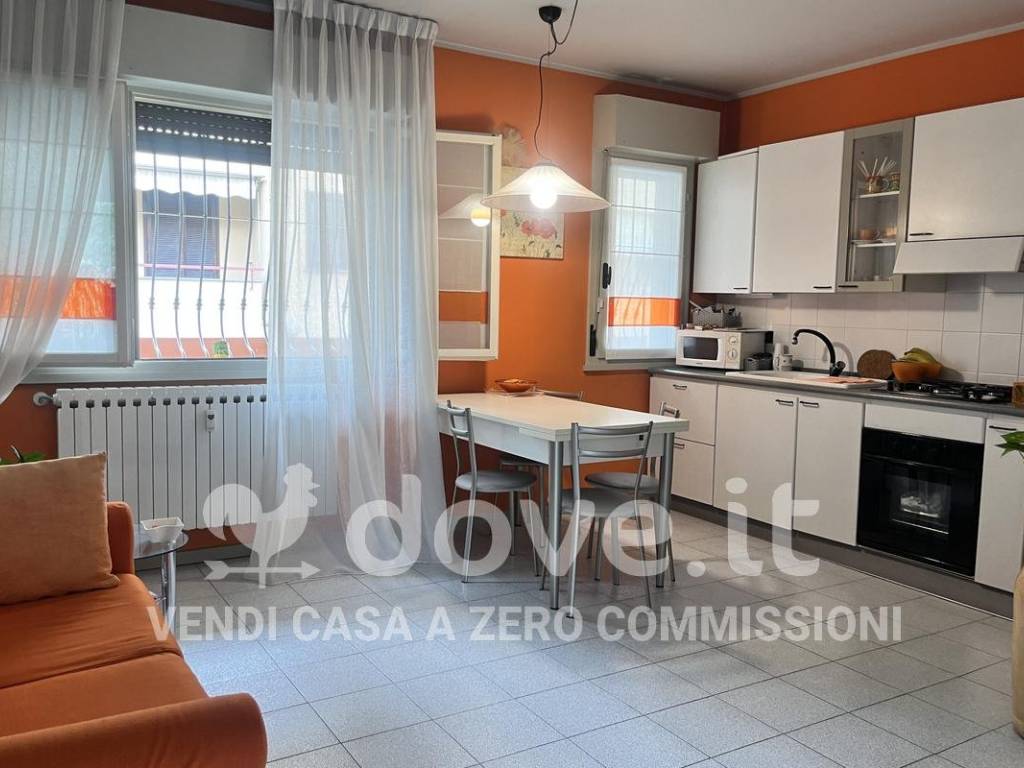 appartamento in vendita a Carate Brianza in zona Costa Lambro