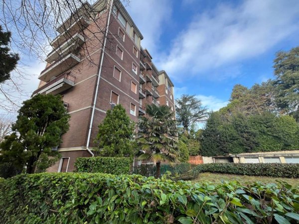 appartamento in vendita a Carate Brianza in zona Costa Lambro