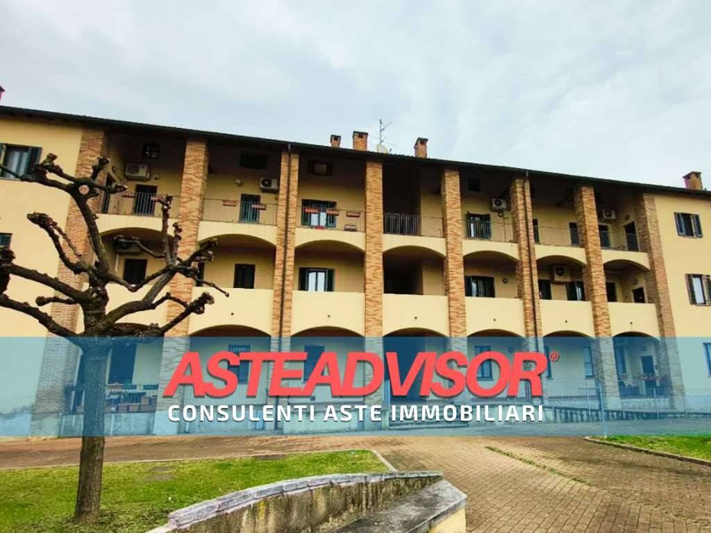 appartamento in vendita a Carate Brianza in zona Costa Lambro