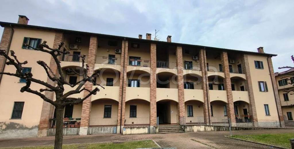 appartamento in vendita a Carate Brianza in zona Costa Lambro