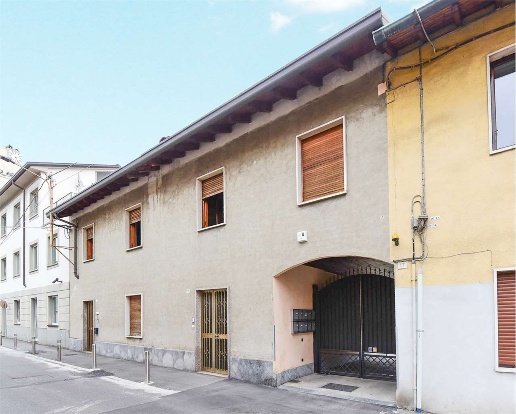appartamento in vendita a Carate Brianza in zona Costa Lambro