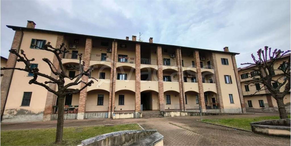 appartamento in vendita a Carate Brianza in zona Costa Lambro
