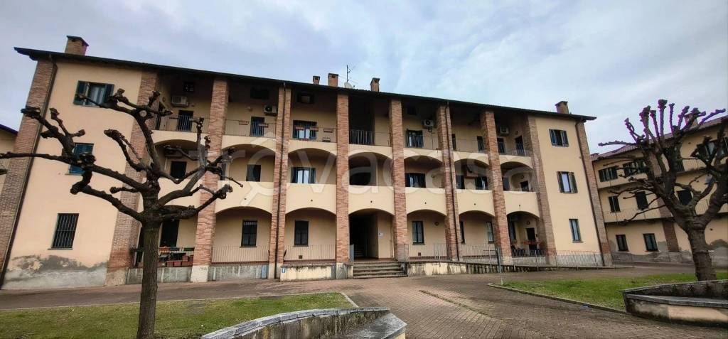 appartamento in vendita a Carate Brianza in zona Costa Lambro