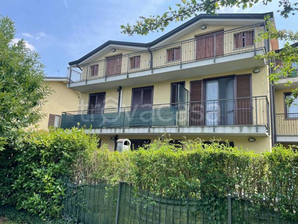 appartamento in vendita a Carate Brianza in zona Costa Lambro