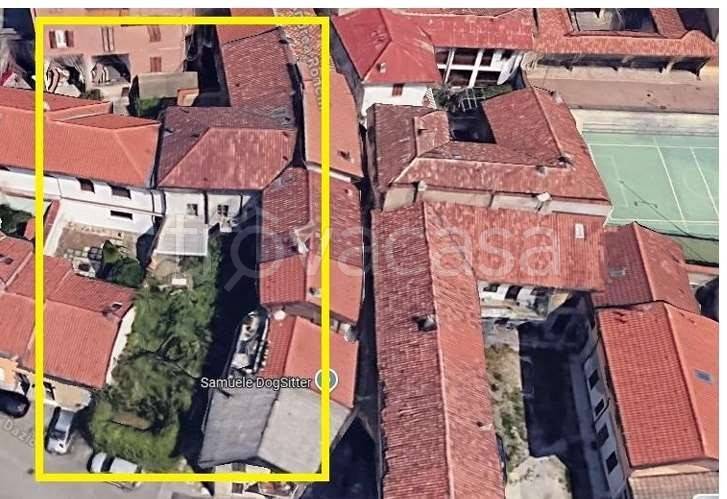 intera palazzina in vendita a Carate Brianza in zona Costa Lambro