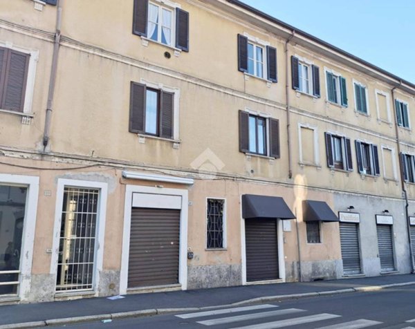 negozio in vendita a Carate Brianza in zona Costa Lambro
