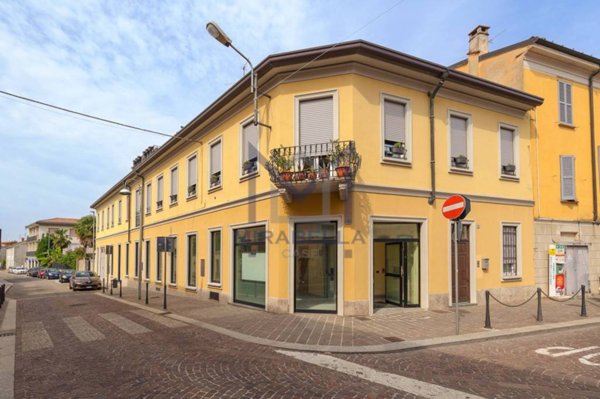 appartamento in vendita a Carate Brianza in zona Agliate