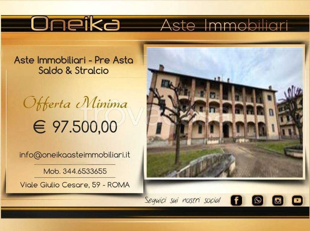 appartamento in vendita a Carate Brianza in zona Costa Lambro