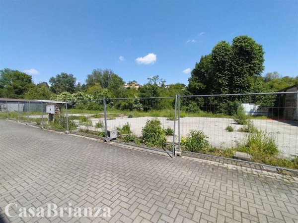 terreno edificabile in vendita a Carate Brianza in zona Costa Lambro