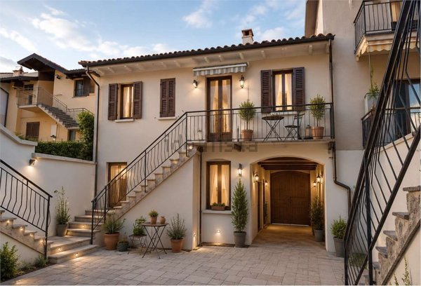 casa indipendente in vendita a Carate Brianza in zona Costa Lambro