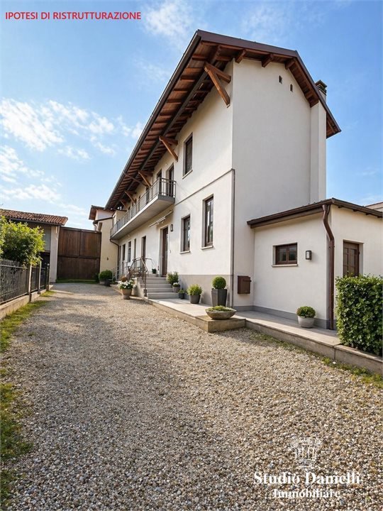 casa indipendente in vendita a Carate Brianza in zona Agliate