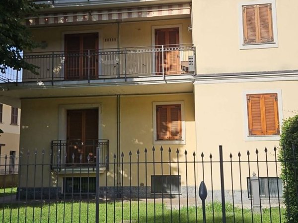 appartamento in vendita a Carate Brianza in zona Costa Lambro
