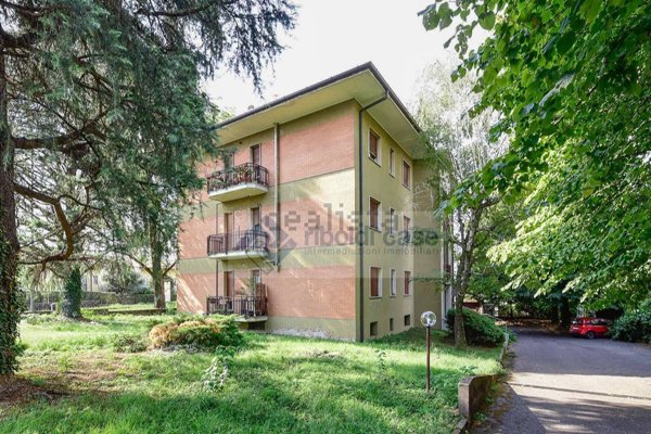 appartamento in vendita a Carate Brianza in zona Costa Lambro