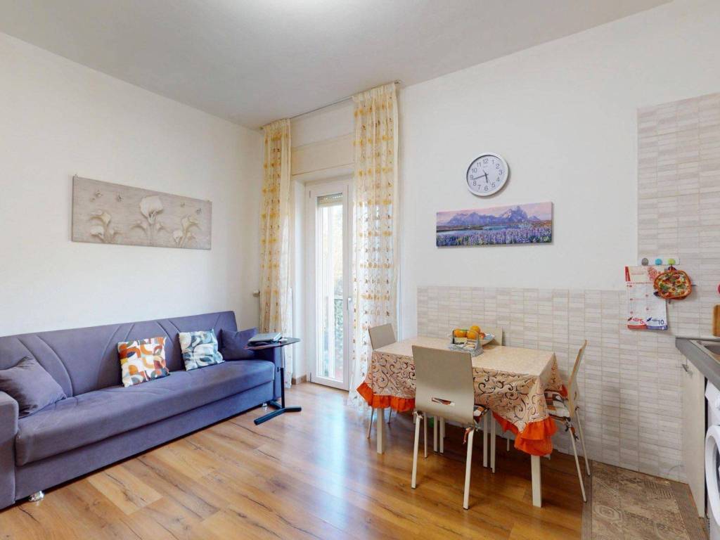 appartamento in vendita a Carate Brianza in zona Costa Lambro
