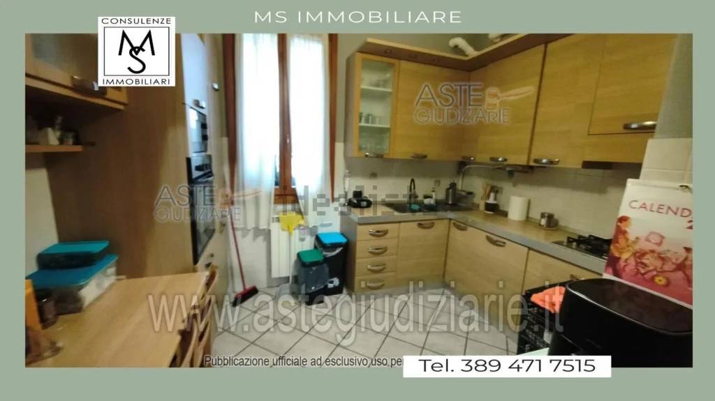 appartamento in vendita a Carate Brianza in zona Costa Lambro