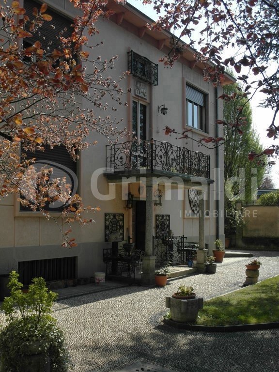 casa indipendente in vendita a Carate Brianza in zona Costa Lambro