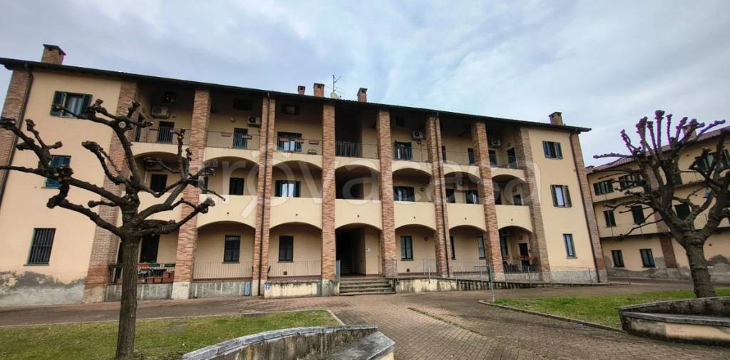 appartamento in vendita a Carate Brianza in zona Costa Lambro