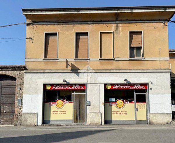 negozio in vendita a Carate Brianza in zona Agliate