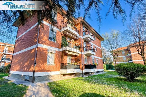 appartamento in vendita a Carate Brianza in zona Costa Lambro