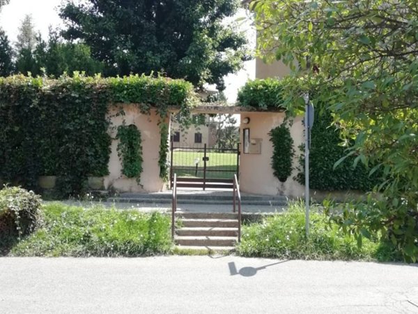 appartamento in vendita a Carate Brianza in zona Costa Lambro