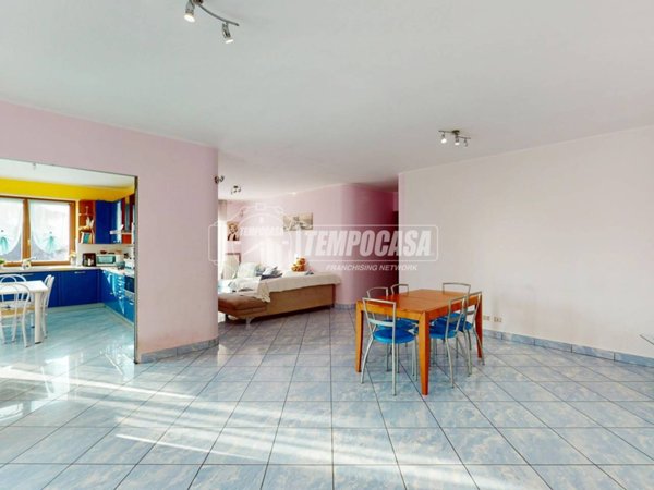 appartamento in vendita a Carate Brianza in zona Costa Lambro