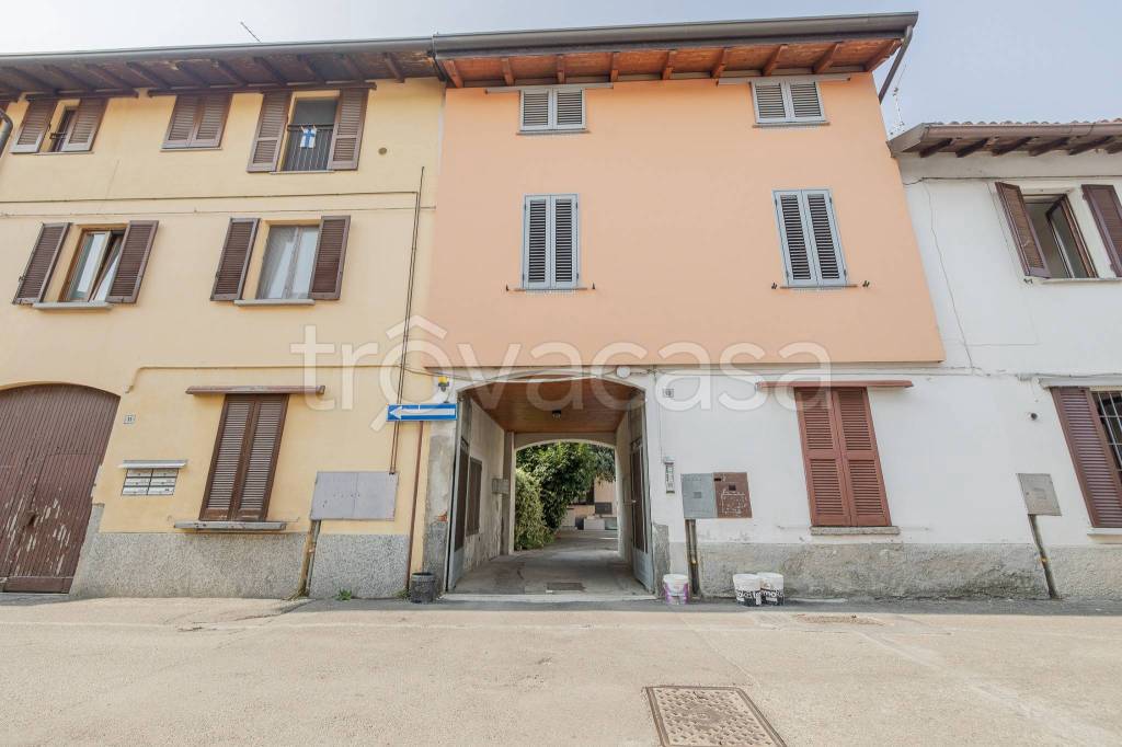 appartamento in vendita a Carate Brianza in zona Costa Lambro