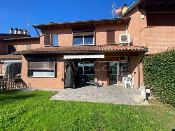 casa indipendente in vendita a Carate Brianza in zona Costa Lambro