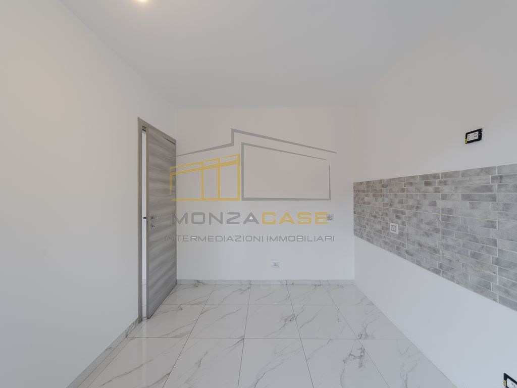 appartamento in vendita a Carate Brianza in zona Agliate