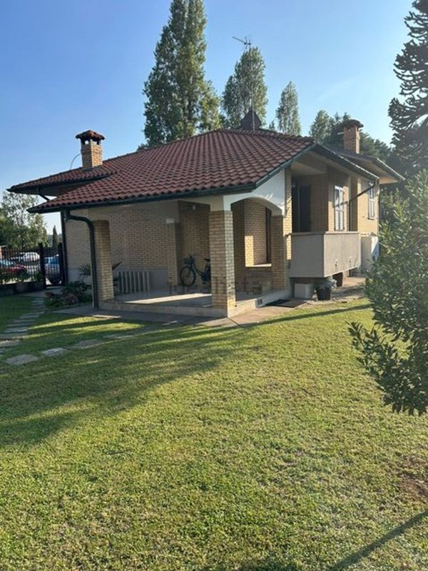 casa indipendente in vendita a Carate Brianza in zona Costa Lambro
