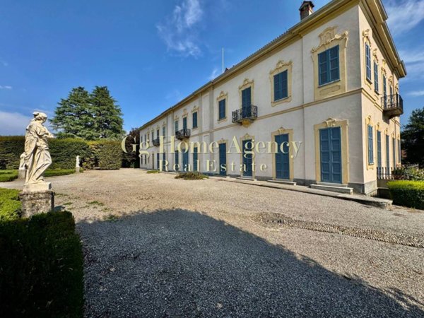 appartamento in vendita a Carate Brianza in zona Costa Lambro