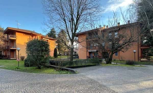 box auto in vendita a Carate Brianza in zona Costa Lambro