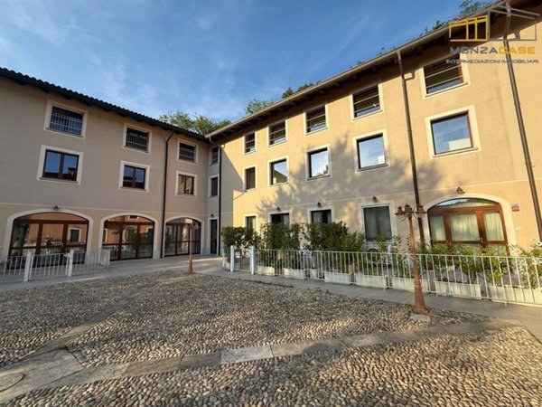 appartamento in vendita a Carate Brianza in zona Costa Lambro
