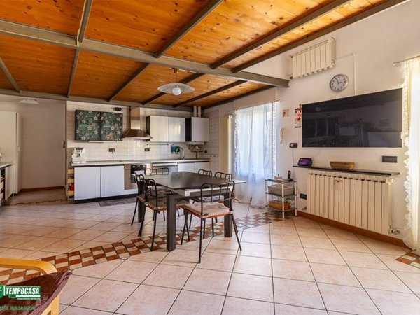 appartamento in vendita a Carate Brianza in zona Agliate