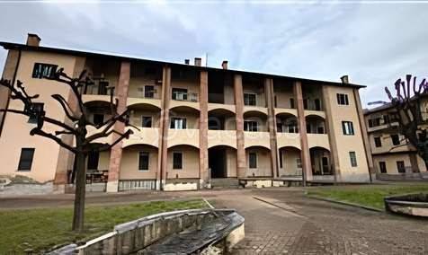 appartamento in vendita a Carate Brianza in zona Costa Lambro