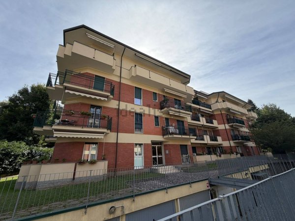 appartamento in vendita a Carate Brianza in zona Costa Lambro