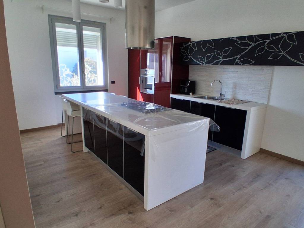 appartamento in vendita a Carate Brianza in zona Costa Lambro