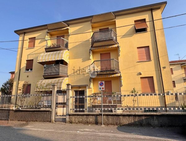 appartamento in vendita a Carate Brianza in zona Costa Lambro
