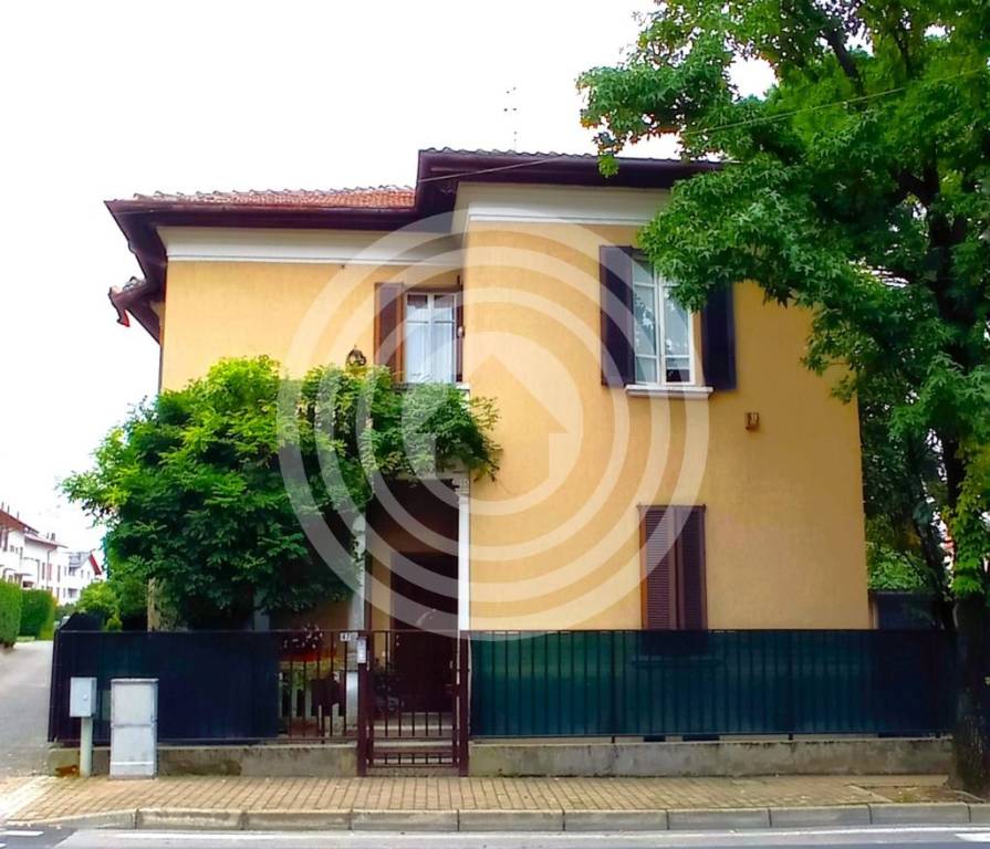 casa indipendente in vendita a Carnate