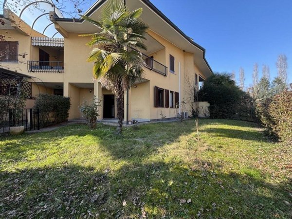 casa indipendente in vendita a Carnate