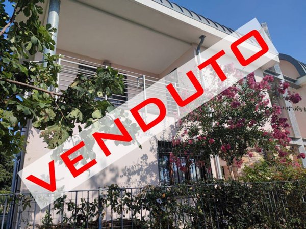 casa indipendente in vendita a Carnate