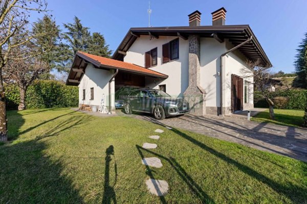 casa indipendente in vendita a Carnate